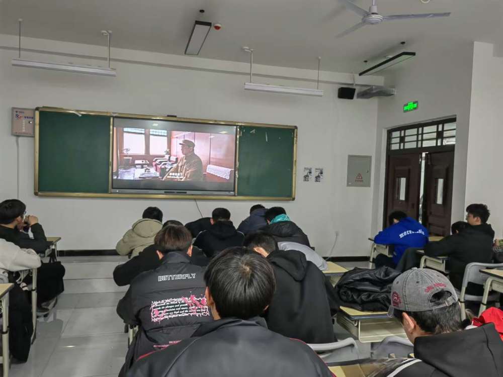 铭记历史 厚植爱国情怀