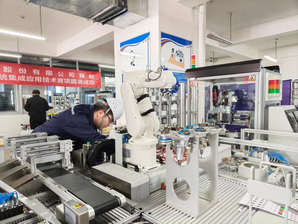 机器人系统集成应用-牛浩政