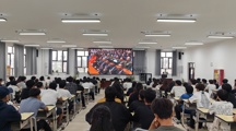 机电与能源学院师生观看新疆维吾尔自治区成立70周年庆祝大会热议！