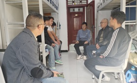 学院领导深入宿舍，与学生面对面谈心！