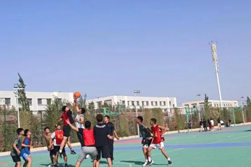 迎新杯上展风采 ，球类赛场燃激情