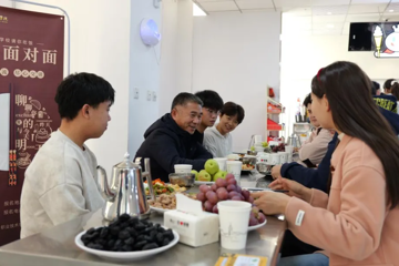 一餐一食暖人心，一言一语总关情——记BB贝博艾弗森原官方网站第一期“午餐面对面”