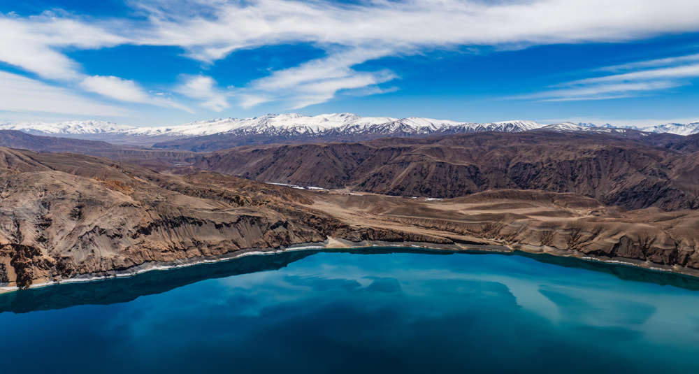 《苍峦抱蓝镜》