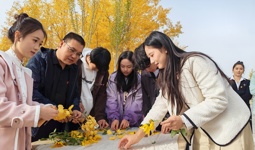 “非遗植染承古韵，拓染匠心践初心”