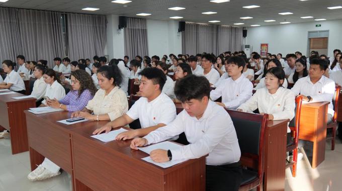 BB贝博艾弗森原官方网站2025-2026学年青马班开班仪式顺利举行