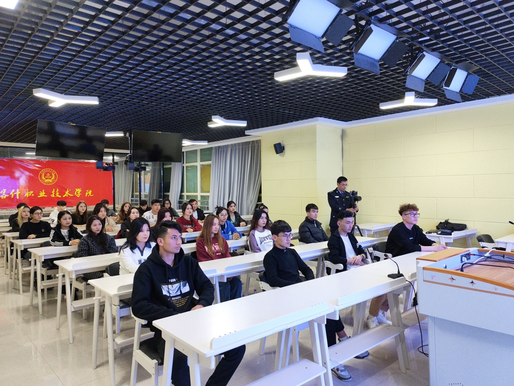 /home/kstz/Desktop/2024上半年/简报/照片/法治培训照片/2.jpg2