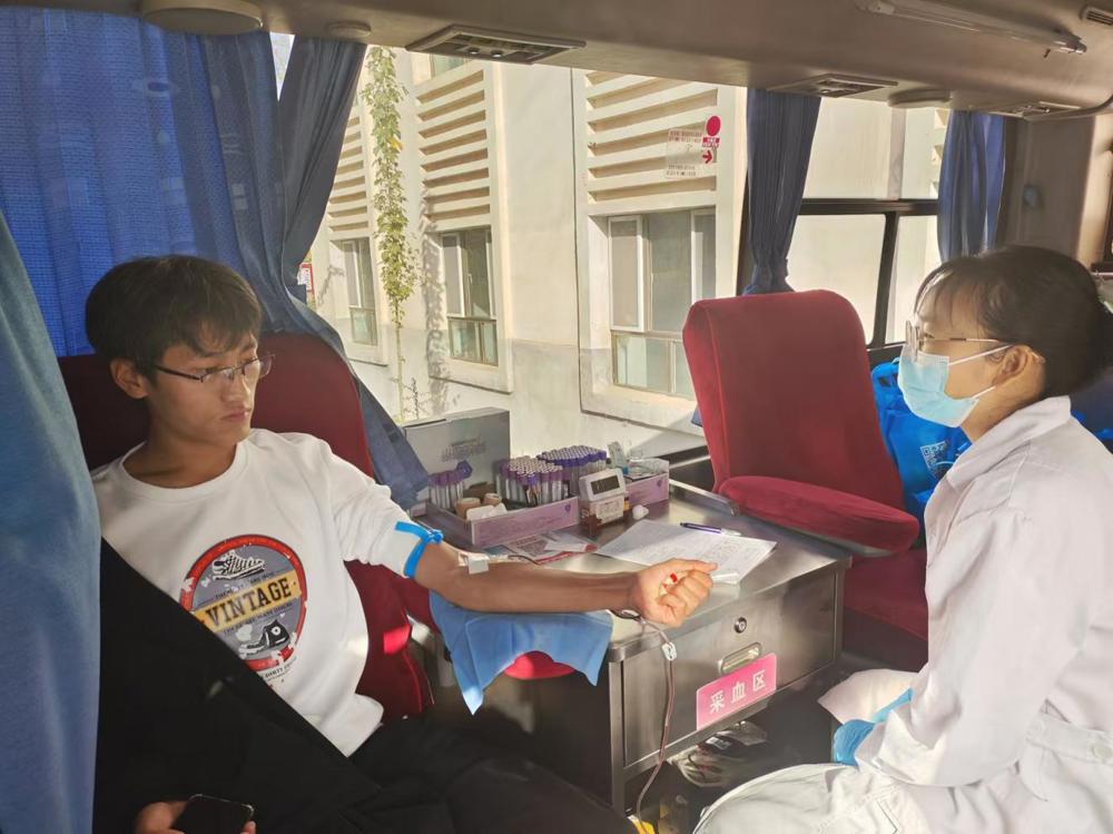 /home/kstz/Desktop/2024下半年/献血/献血照片/微信图片_20241104154509.jpg微信图片_20241104154509