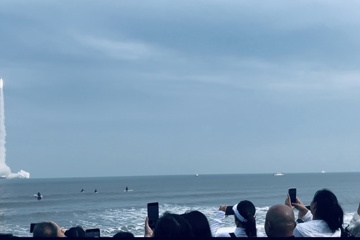 从脚手架到发射架！喀职院00后建筑生，在日照海上亲眼看火箭划破天空